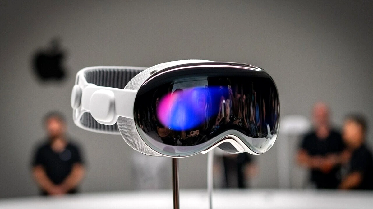 Apple Vision Pro ile Gerçek Dünyada Oynanan Sanal Top Oyunları: Ping Pong Club Deneyimi
